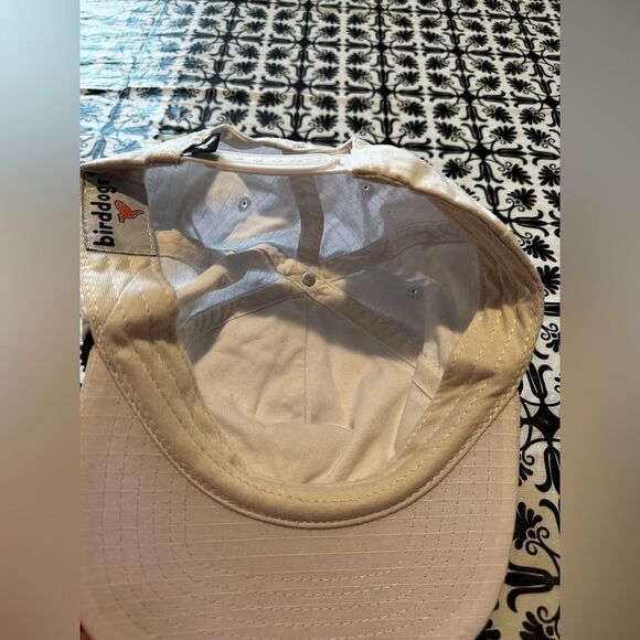 Birddogs - white adjustable flat brim hat with pink bird embroidery - Picture 4 of 6